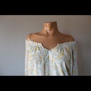 ❗️🆕❗️Marchesa Rose - NWT - Off Shoulder Top